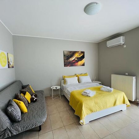 Sunlight Studio Apartment Athens Exterior photo